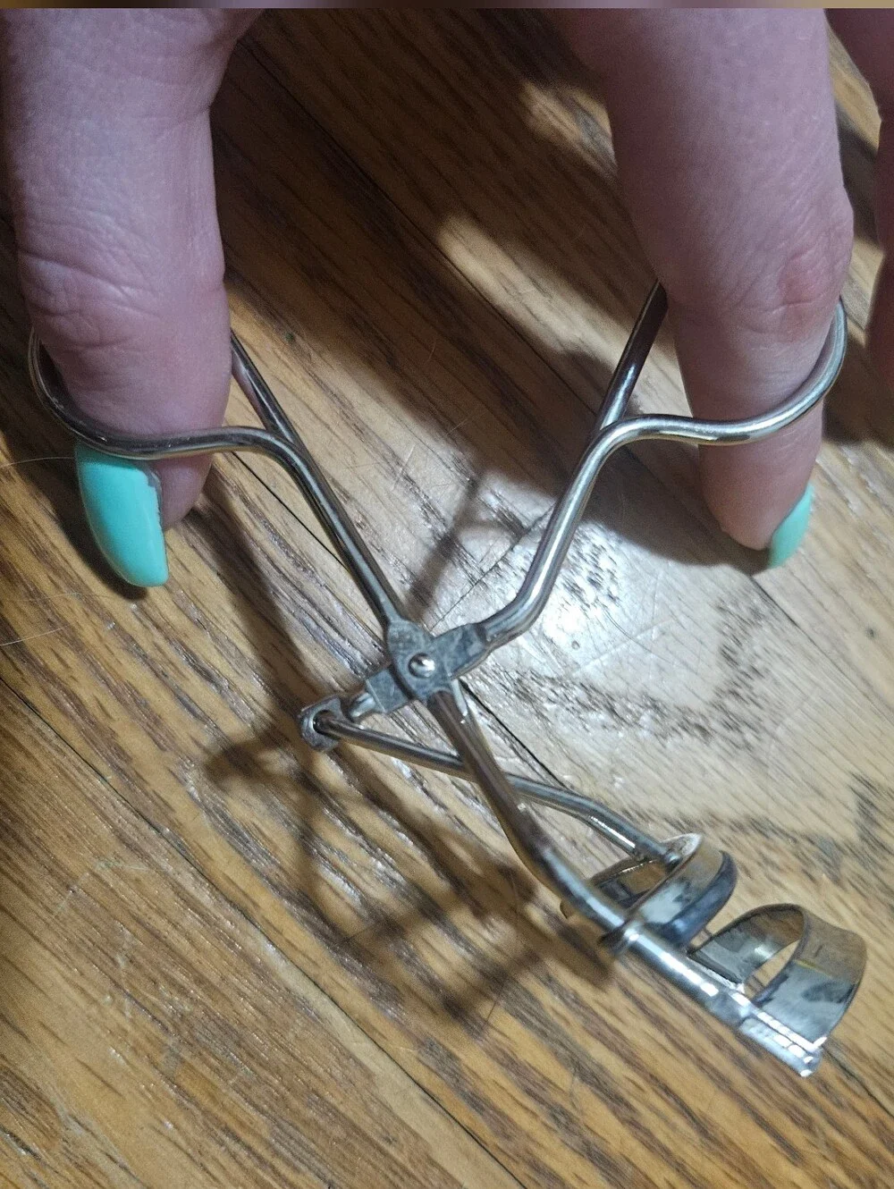 Eyelash Curler In Silver, Makeup Tool To Gentley Curl Natural Eyelashes